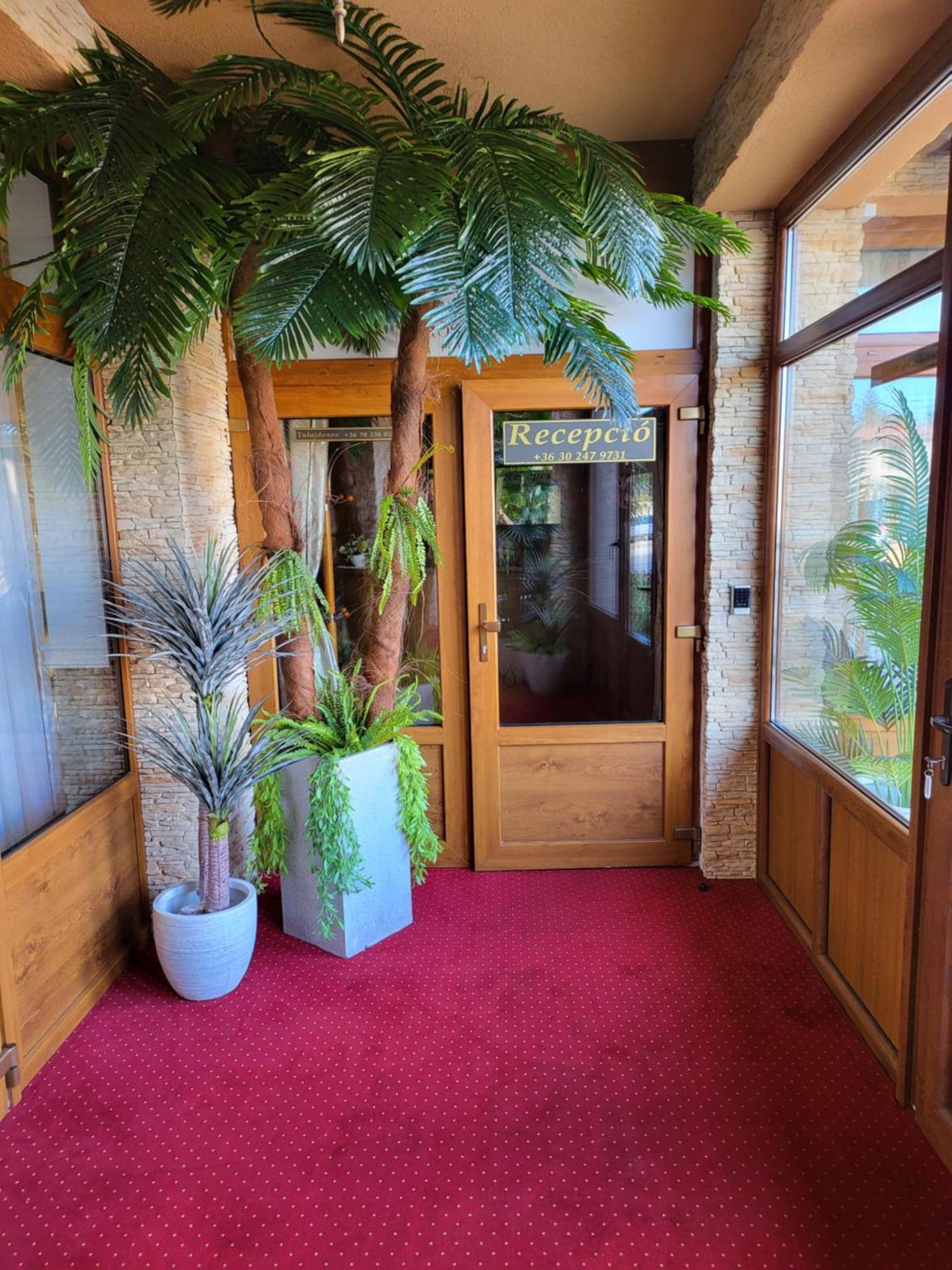 Voeroes Alom Panzio Bed and Breakfast Tiszakécske Buitenkant foto