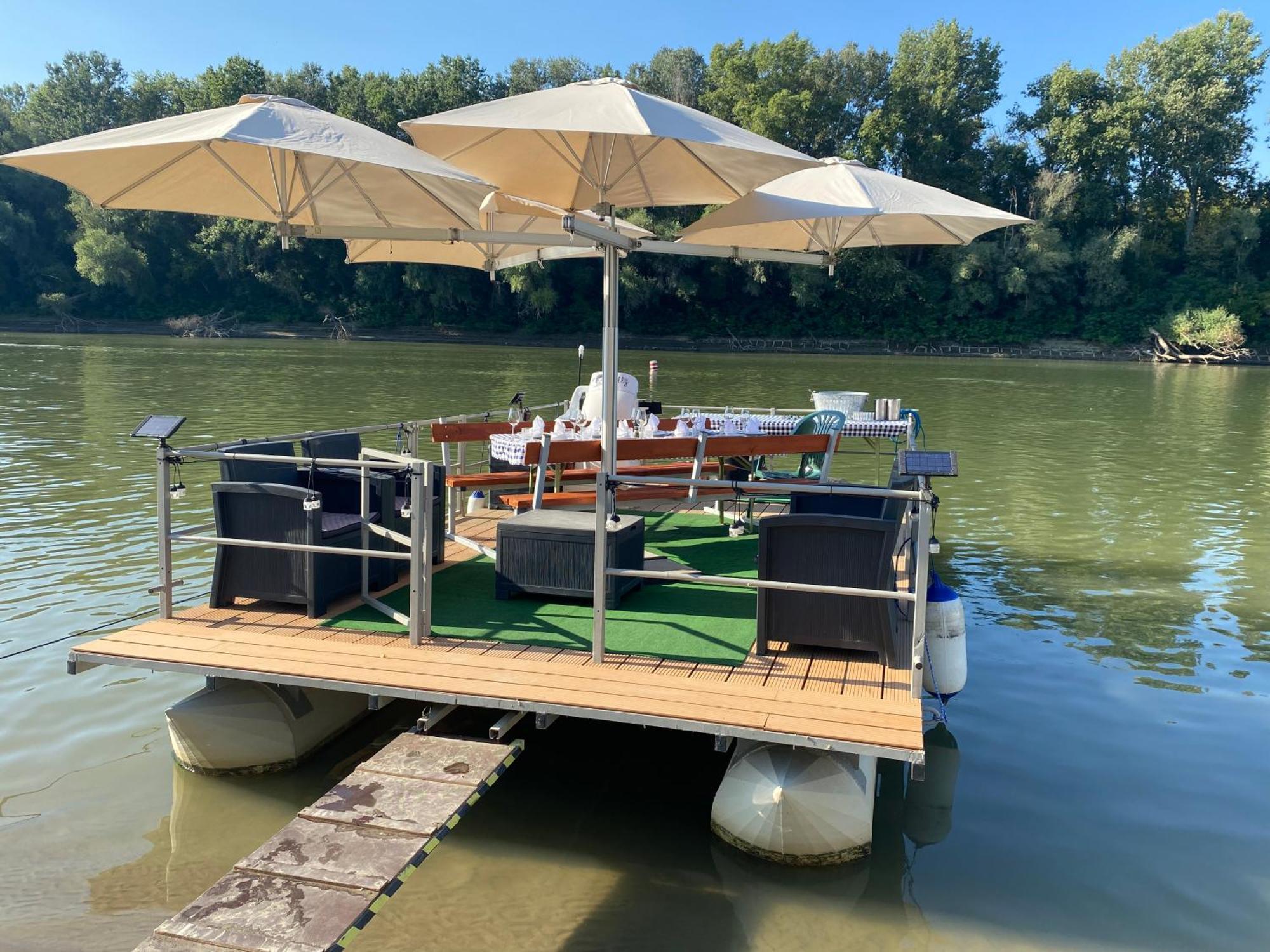 Voeroes Alom Panzio Bed and Breakfast Tiszakécske Buitenkant foto