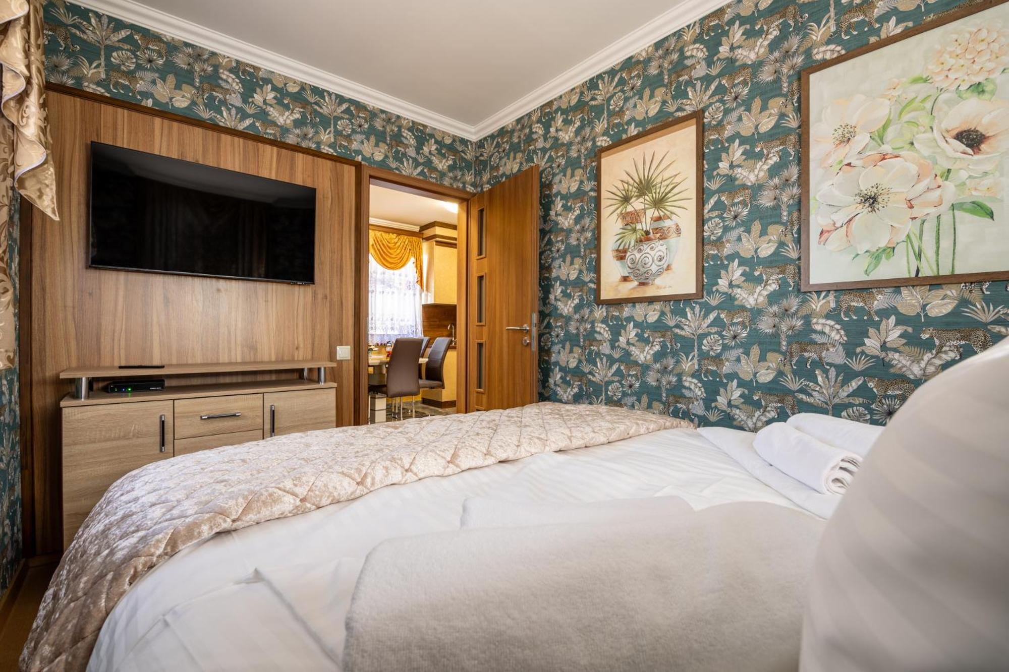 Voeroes Alom Panzio Bed and Breakfast Tiszakécske Buitenkant foto
