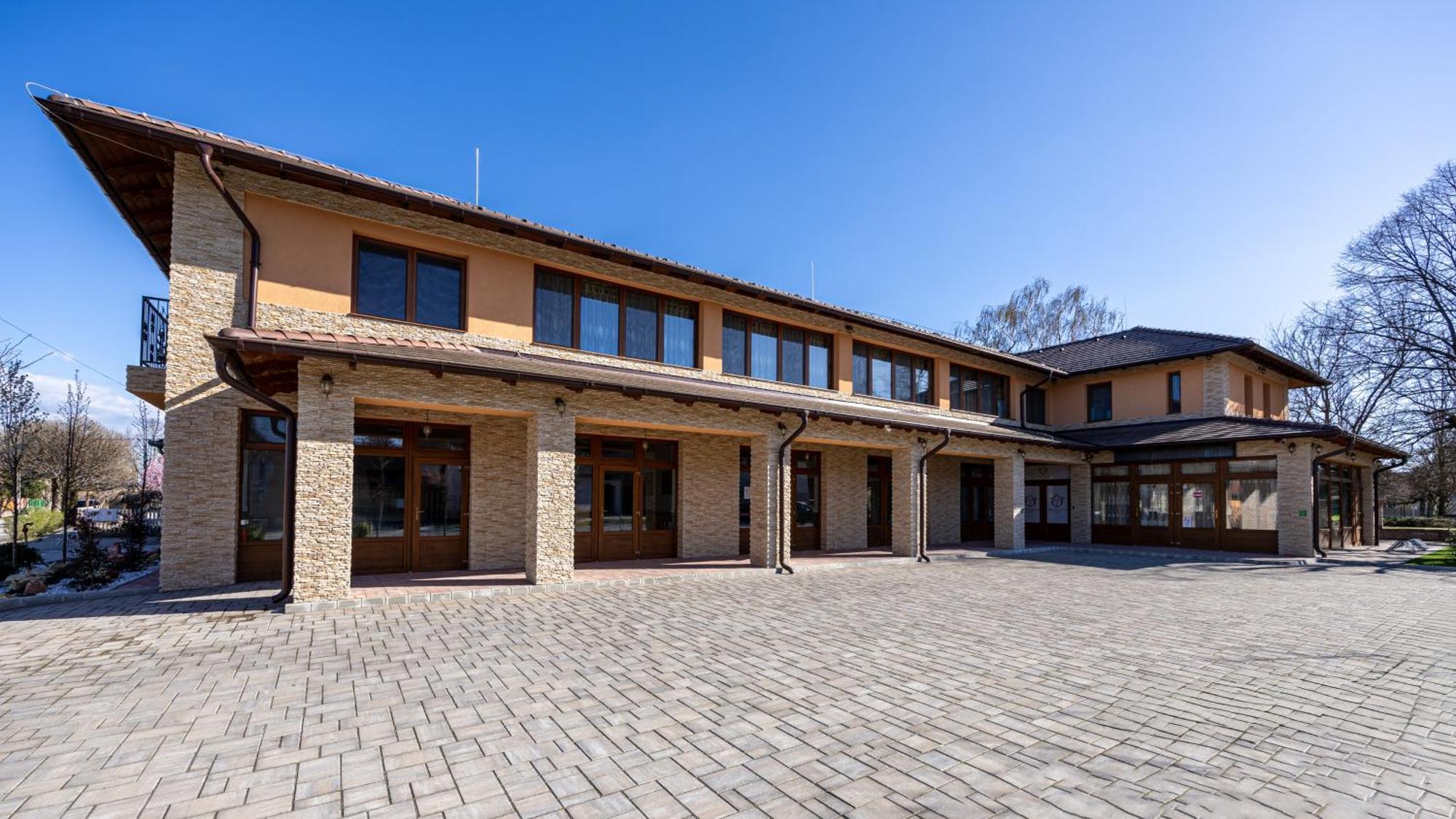 Voeroes Alom Panzio Bed and Breakfast Tiszakécske Buitenkant foto