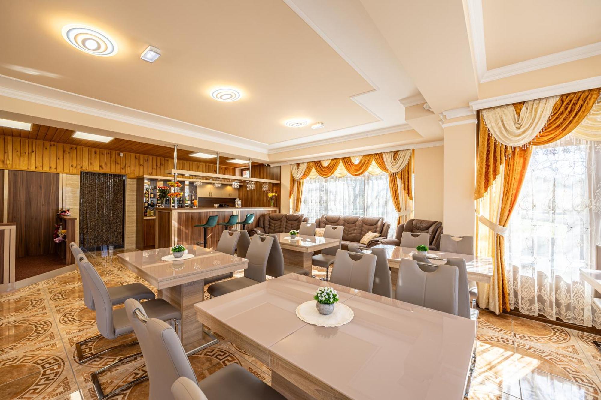 Voeroes Alom Panzio Bed and Breakfast Tiszakécske Buitenkant foto